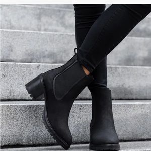 Black Chelsea boots size 8.5.